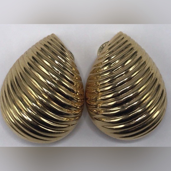 Christian Dior Gold Tone Fashionable Designer Clip On Earrings 11.55g - Picture 1 of 5
